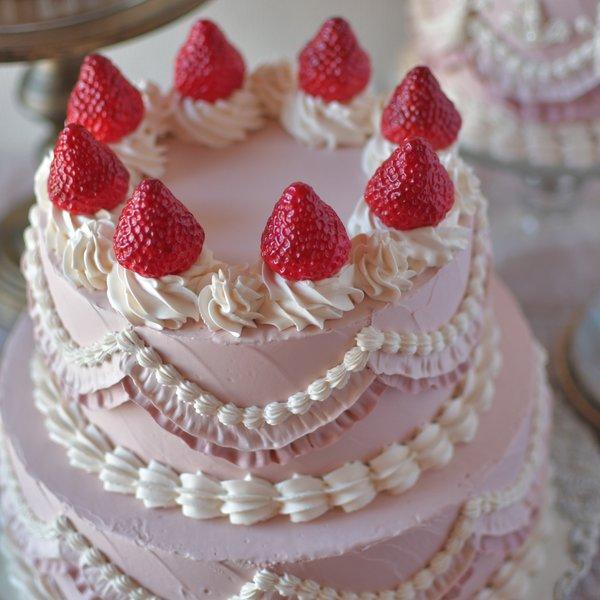 苺のピンクケーキ　2段