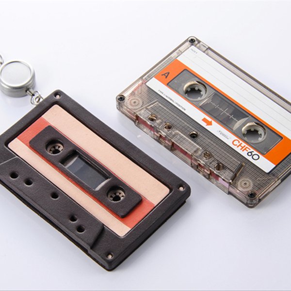 リアルサイズ☆カセットテープモチーフ　カードホルダー　オレンジ（本革製）