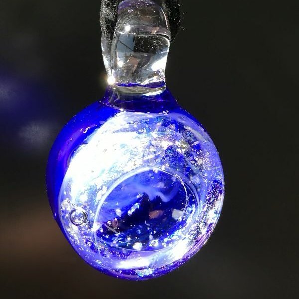 ガラスのスフィア星雲ネックレス（藍色）3