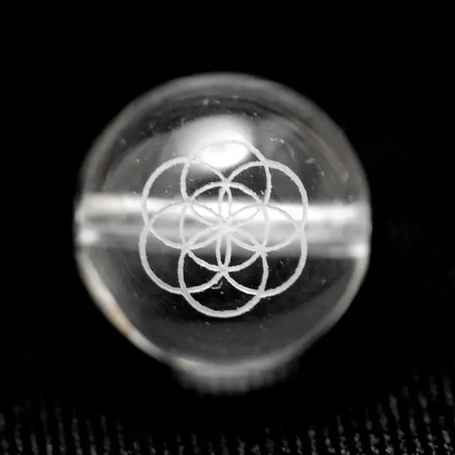 【彫刻ビーズ・彫りビーズ】神聖幾何学模様彫りビーズ　シードオブライフ　水晶　1粒 12mm