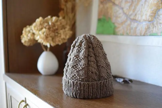 模様編みのナチュラルニット帽 レディース