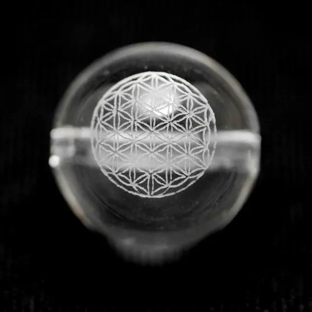 【彫刻ビーズ・彫りビーズ】神聖幾何学模様彫りビーズ　フラワーオブライフ　水晶　1粒 14mm