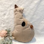 作品おすまし猫ちゃん　ミニクッション　三毛猫　刺繍