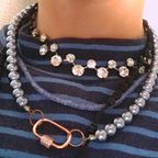 作品Grey Pearl necklace with Stoned Small Lock