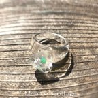 作品オパールが閉じ込められた鉱石の指輪 エメラルドグリーン　Opal Ring☆ゆったりサイズ