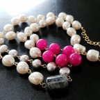 作品淡水パール、瑪瑙、クォーツのネックレス
necklace made with a fresh water pearl, smoky quartz, and amber
