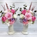 作品ピンクカーネーションとバラのふわふわ洋風仏花　プリザーブドフラワー　白花器付き一対