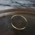 作品絶妙な華奢感 K18 極細ストレート リング 太さが選べる18金の指輪 ピンキーリングから大きいサイズまで（18ｋ） K01