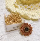 作品お花のピンバッチ🌻orange            はな　花　ベビー　キッズ　アクセサリー　ベビー　キッズ　ピンバッチ　向日葵　ひまわり　夏　お祝い　誕生日　ブローチ