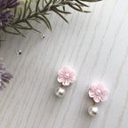 作品お花とパールの揺れるピアス♡つまみ細工♡ピンク