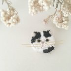 作品【受注生産】 (プチサイズ)ペチャ顔ネコ black flower 刺繍ブローチ