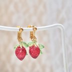 作品‪꒰🍓꒱‬‪いちごイヤリング꒰🍓꒱‬ 送料無料 イヤリング ピアス ピアス変更可 いちご 苺 イチゴ 春 ゴールド フルーツ 果物 