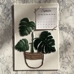 作品【卓上カレンダー🌿】刺繍　ポストカード　モンステラ　観葉植物　ファブリックカレンダー