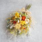 作品【母の日・ギフト】ミモザイエロー&オレンジのドライフラワースワッグ　壁掛け　花束　ブーケ　誕生日　春夏