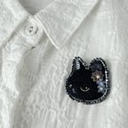 作品黒猫のブローチ　刺繍　刺しゅう　ビーズ　かわいい　カラフル　小ぶり　ギフト　誕生日プレゼント　ねこ　ネコ