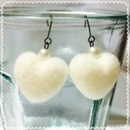 作品フェルト♥love heartピアス(パール)