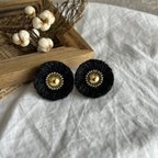 作品ブラック×ゴールド　刺繍糸の耳飾り