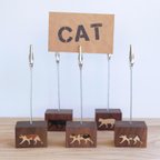 作品木製クリップスタンド　歩く猫　ウォールナット