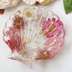 作品お花と蝶々のイチゴピンク貝殻型小皿ボタニカル柄🦋  小物入れやアクセサリートレイや