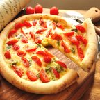 作品【天然酵母ピザ】 フルーツトマトのマルゲリータビアンカピザ　２０ｃｍ