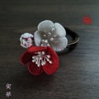 作品紅白梅　立体刺繍ブローチ