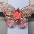 作品〜薔薇に誘われた蝶〜/ピンク/ローズ/ハンドメイド/バレッタ/スワロフスキー/アクセサリー/髪留め/透かしパーツ/ステンドグラス/レジン