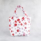 作品春のお出かけに♪quilting totebag（ブルーとレッドのまあるいお花たち）