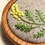 作品ミモザの刺繍入り針刺