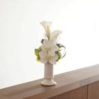 作品【仏花】カラーと胡蝶蘭とピンポンマムの仏花　白い花器（お手持ちの花立にに飾っていただけます）
