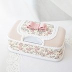 作品【新作🎀】ウェットティッシュケース　くすみピンク　リボン　花柄　除菌シート　リバティ　ムーンモス　出産祝い　誕生日　新居　引越し祝い　プレゼント　インテリア　日用品　春色　新生活