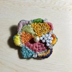 作品パッチワークなお花の手刺繍ブローチa