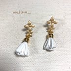 作品花モチーフ　白タッセルピアス