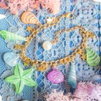 作品【ヴィンテージ一点物】浜辺の星 マリンチャームが揺れる夏のブレスレット　珊瑚は空に憧れて