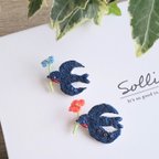 作品ツバメ とお花の刺繍ブローチ