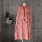 作品花唐草模様のワンピース   フリーサイズ  ロングスヌード付き　着物リメイク　kimono