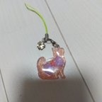 作品りぼん入りネコストラップ【お花のチャーム付き】レジン