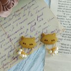 作品ねこパールピアス  ねこイヤリング  からし