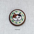 作品猫と花の刺繍ブローチA　三毛猫