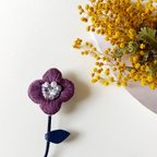 作品よつばな刺繍ブローチ　ビーズ　パープル