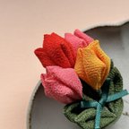 作品チューリップの花束が可愛いブローチ　つまみ細工　大人はもちろん小中学生にもぴったり　インテリアにも　プレゼントにも　