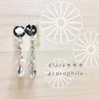 作品【BLACK＊かすみ草】樹脂ノンホールピアス（小・メタル）