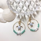 作品White turquoise honu beads earrings