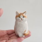 作品【一点もの】小さなおすわり猫さん　置物　（茶白さん　白多め）