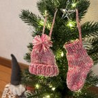 作品手編み靴下ニット帽クリスマスオーナメント【ピンク生成りミックス】