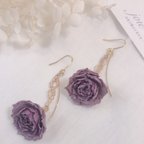 作品ラベンダー色の薔薇とジルコニアのイヤリングピアス　ドライフラワー　レジン　joie