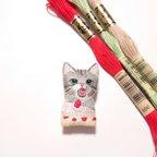 作品お試しセール価格￥1000 (刺繍ブローチ 猫さん)