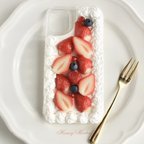 作品いちごのケーキのスマホケース（iphone11)