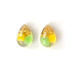 作品2色カラーキューブ入りクリアドロップピアス／イヤリング - yellow×yellow green -