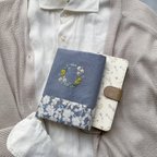 作品▷新作　幸せミモザのリース刺繍ブックカバー 〜くすみブルー