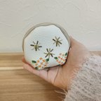 作品金木犀とビーズの刺繍レザーポーチ（ミニ）